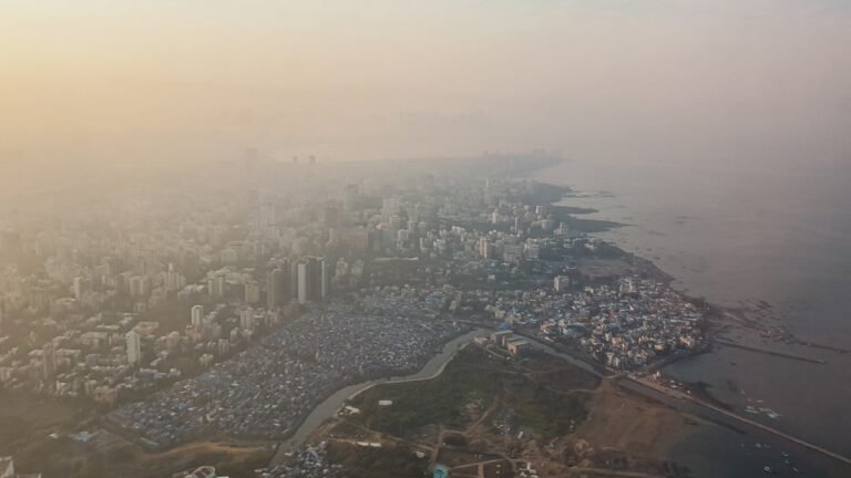 cost of living in Mumbai vs Toronto - Photo by Huzaifa Ginwala on Unsplash
